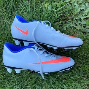 Nike Woman’s Size 8 Mercurial Cleats